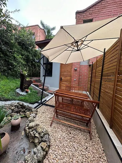 הקונטקטים של Jardin Loft